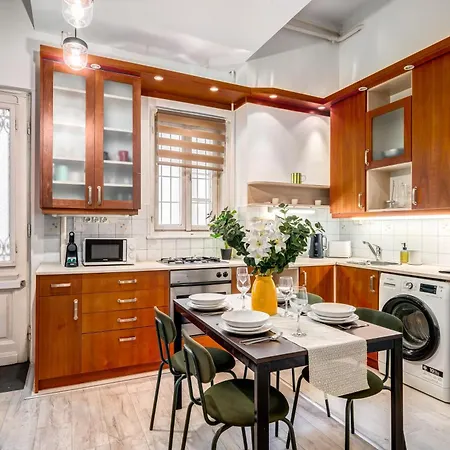 Boutique Moments By Stn *