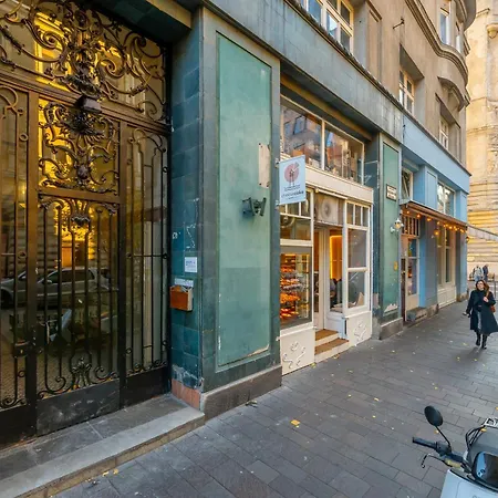 Boutique Moments By Stn