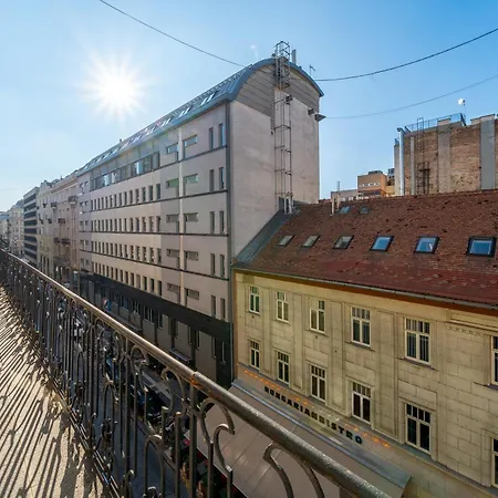 Boutique Moments By Stn Budapest